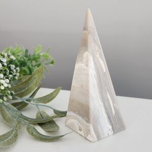 Agate tall pyramid point